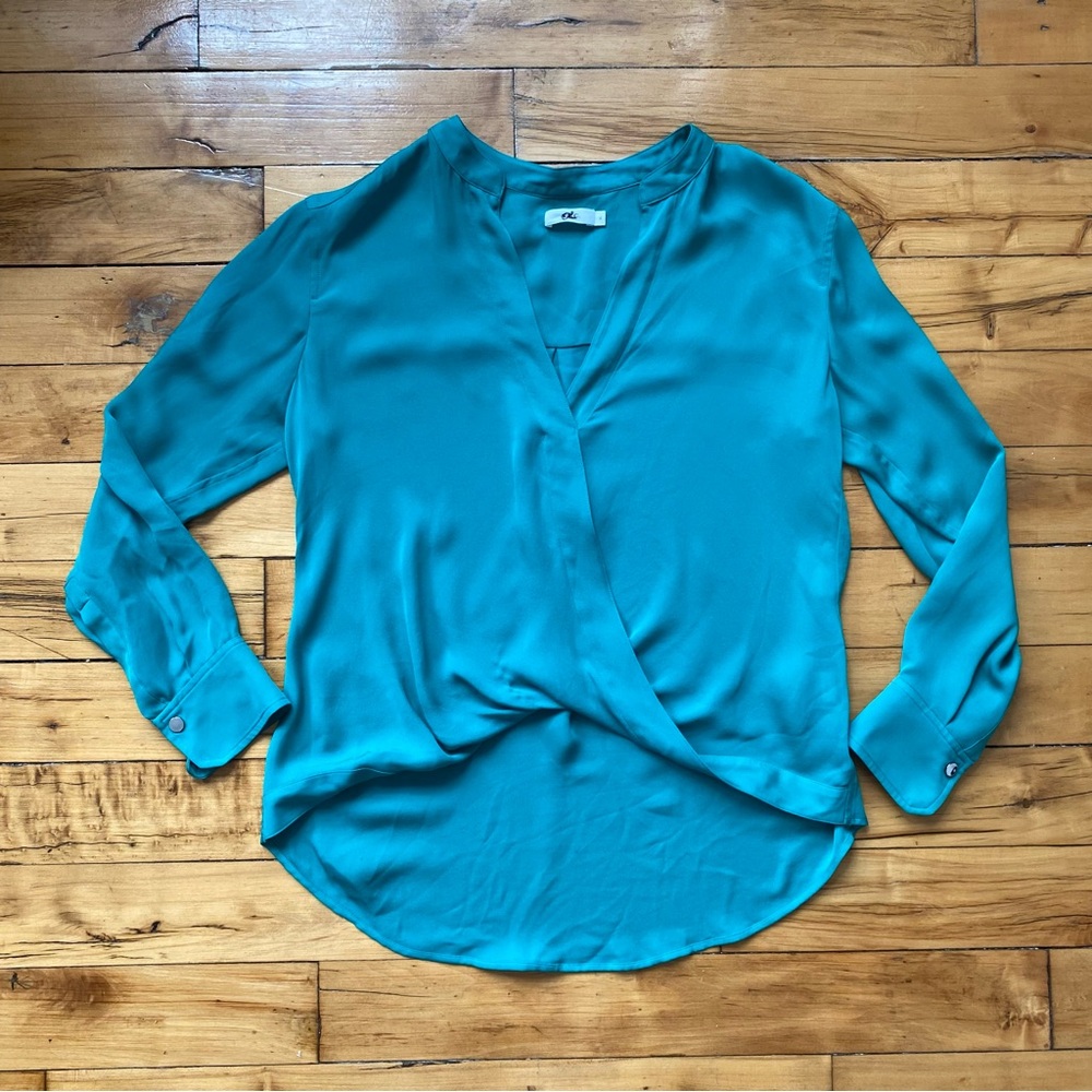 💚 EUC Emerald Green Sheer Wrap Blouse — Size 4